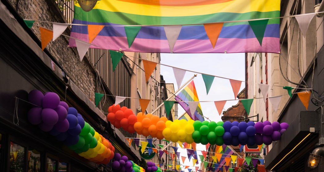 gay-2507365_1920