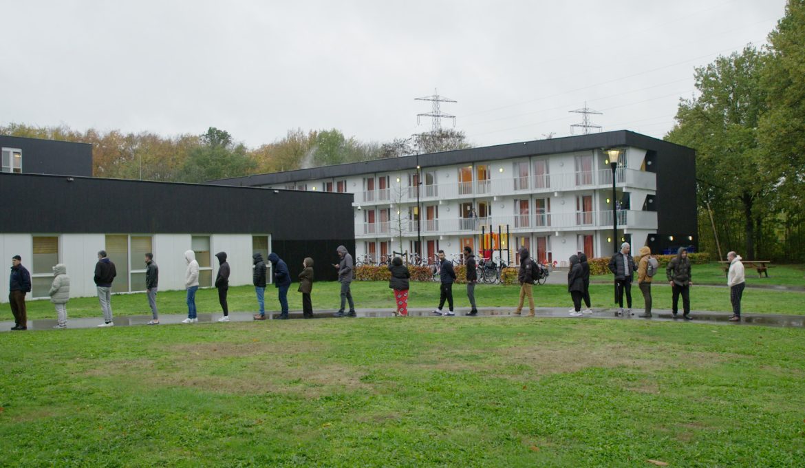 Bij ons op het AZC-still-c-HUMAN