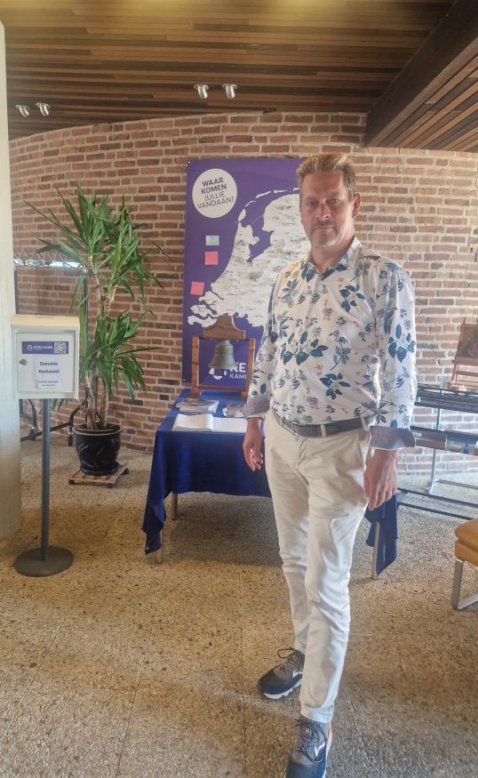 rechte rug herman staande foto