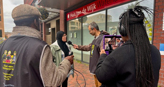 Stadsreporters op straat in actie