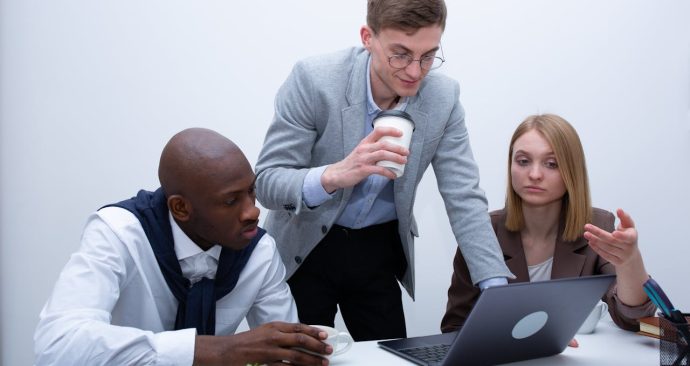 pexels-mikhail-nilov-6930556