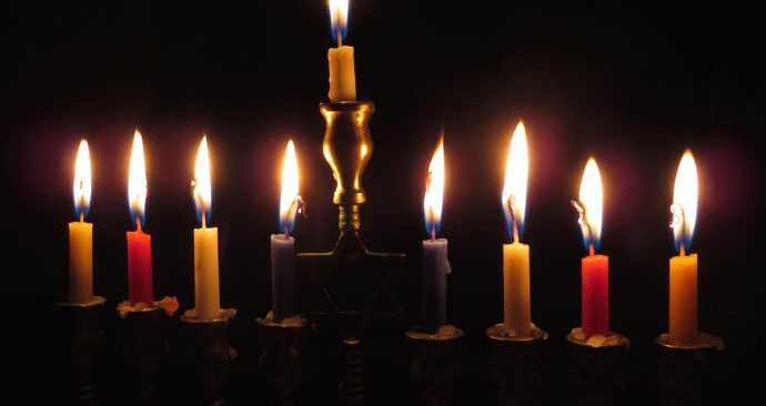 kevindvt-candles-897776_1280