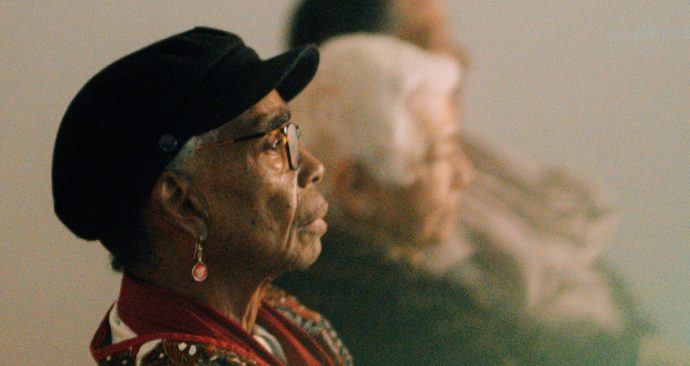 RS – Dame met pet – foto Jimena Gauna